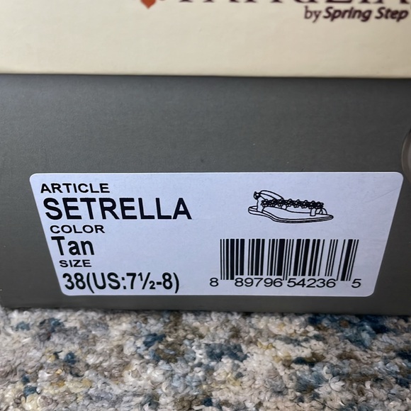 Patrizia by Spring Step Setrells Women’s Flat Sandals Size 38 (US 7.5-8)
Tan - Picture 3 of 13